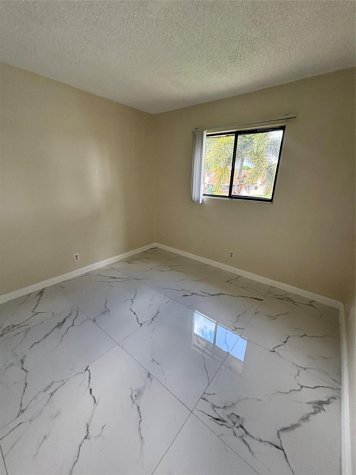 LE CLOS - Residential Lease