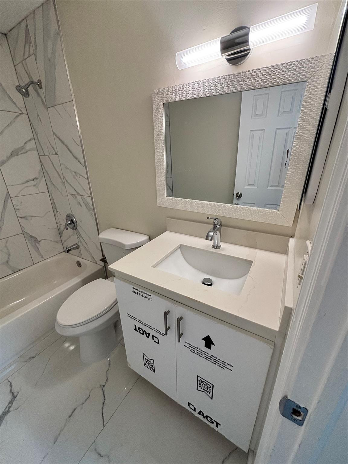 LE CLOS - Residential Lease