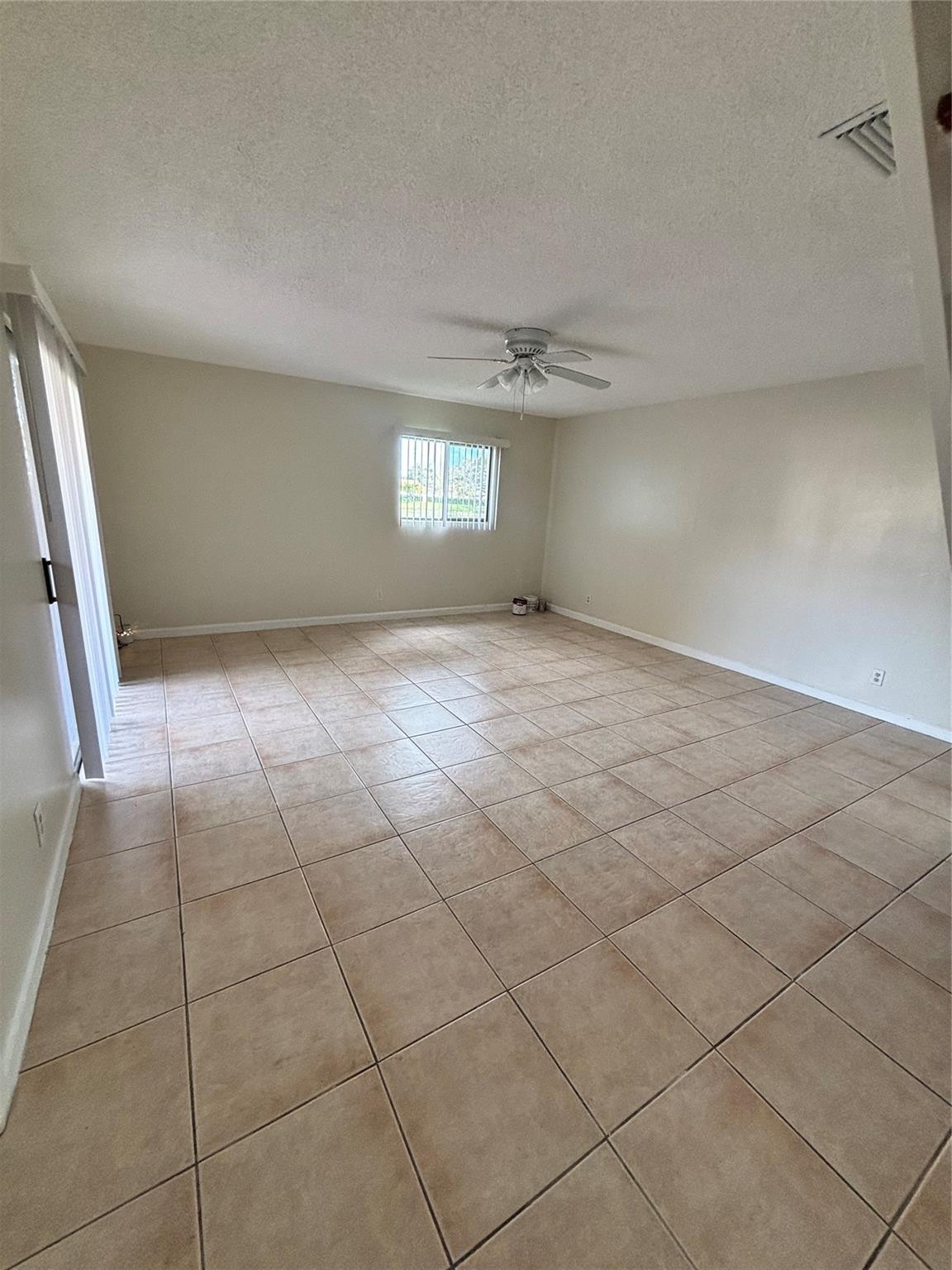 LE CLOS - Residential Lease