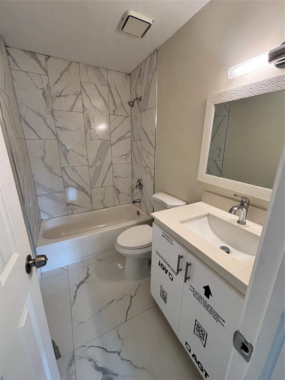 LE CLOS - Residential Lease