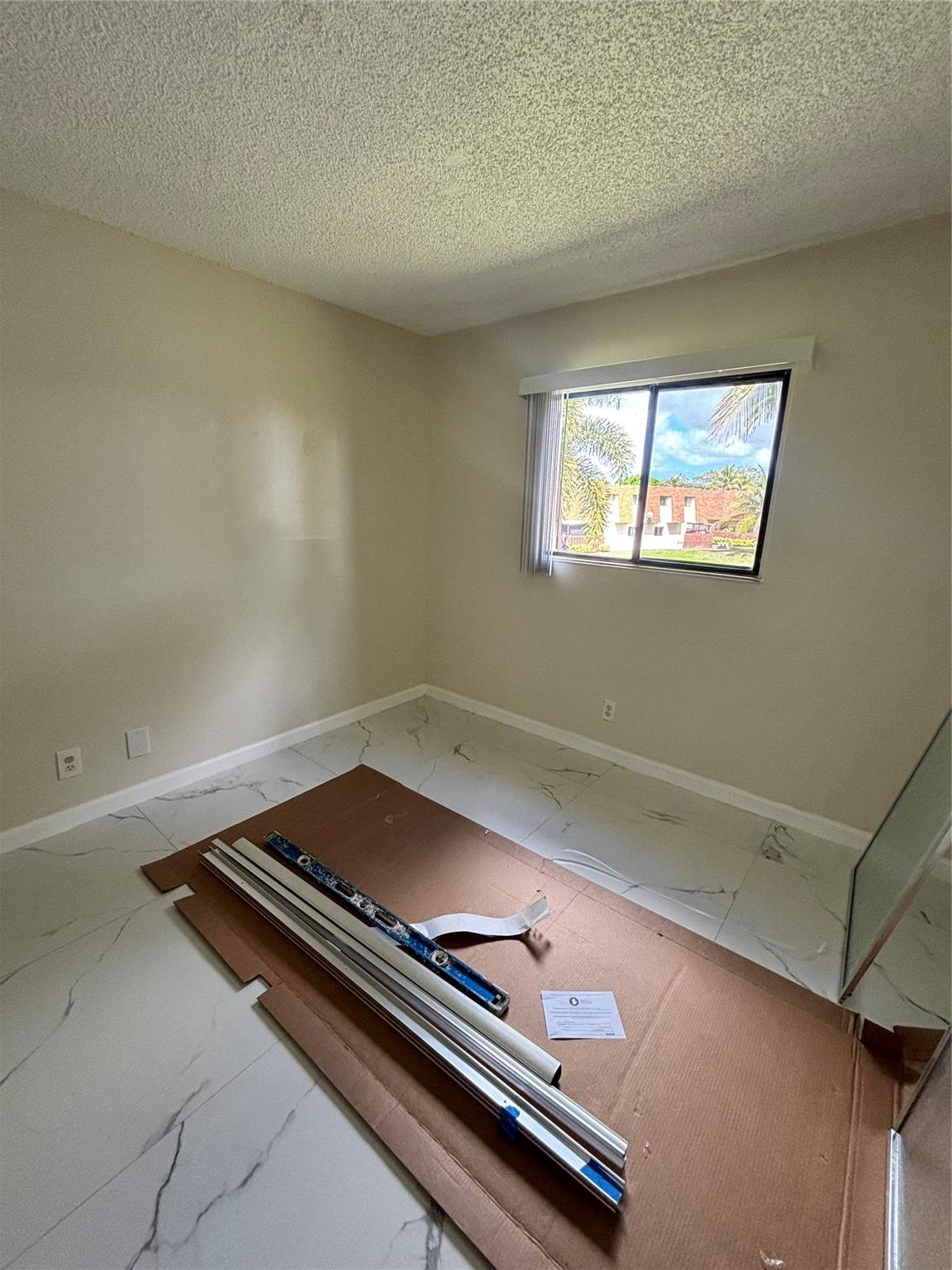 LE CLOS - Residential Lease