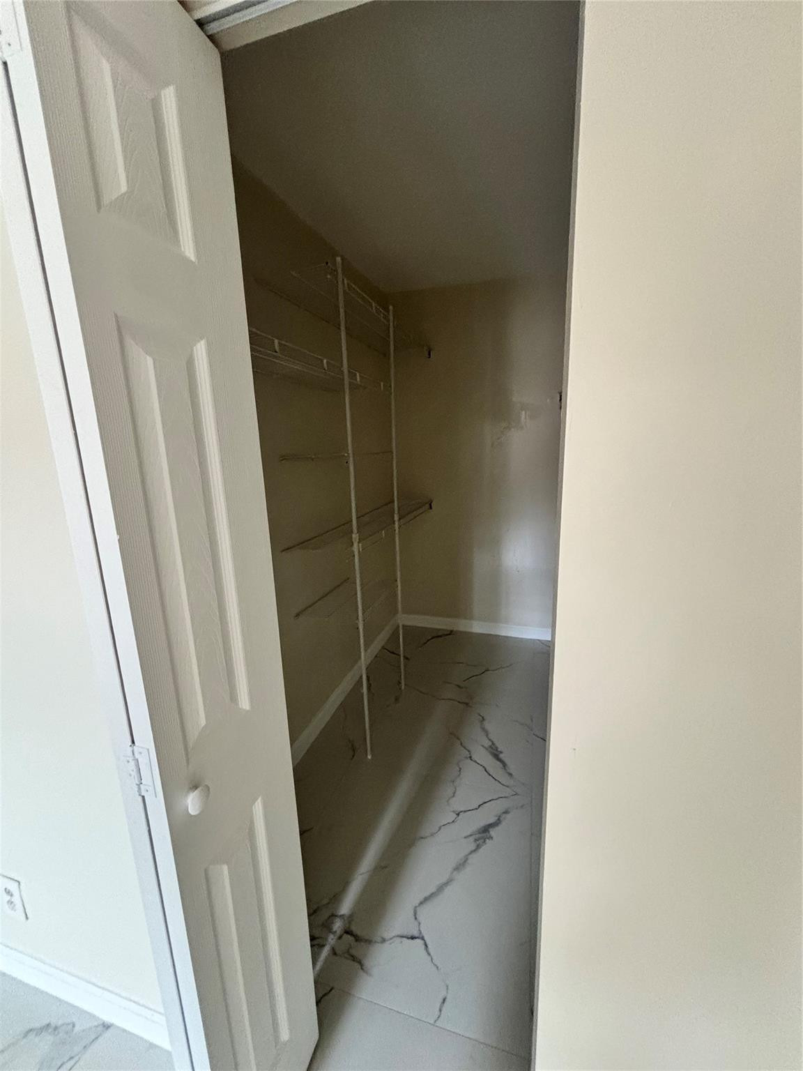 LE CLOS - Residential Lease