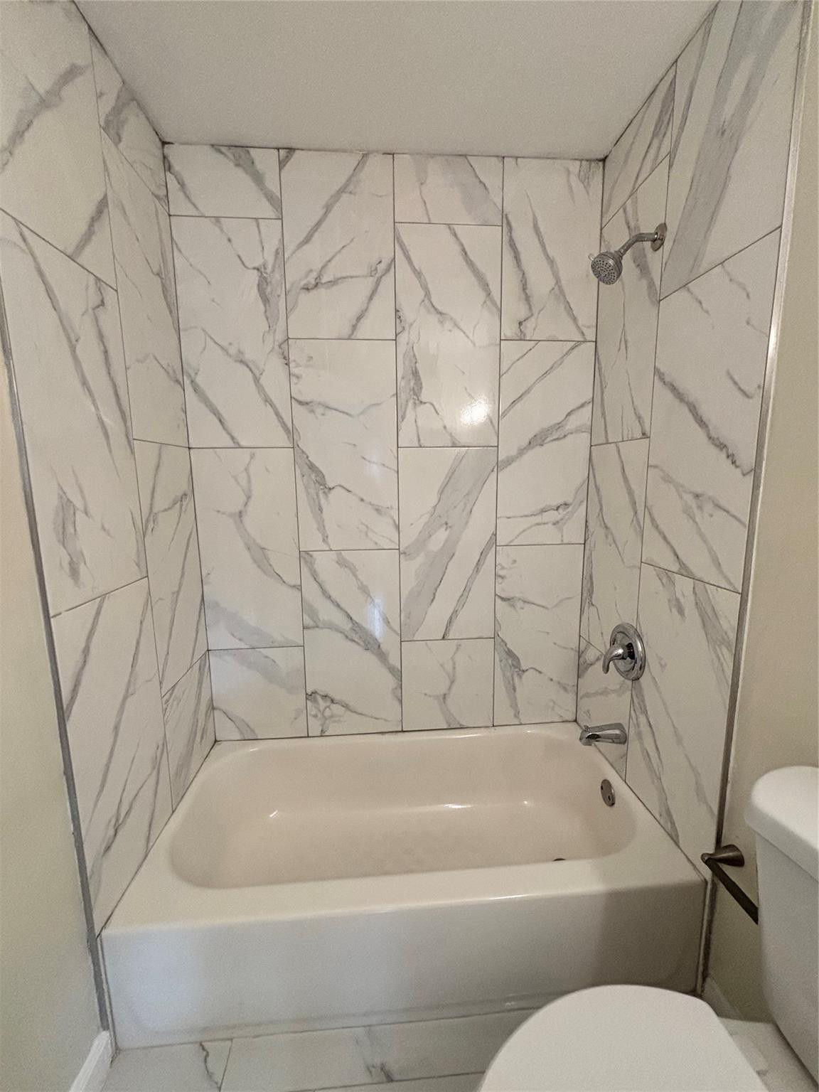 LE CLOS - Residential Lease