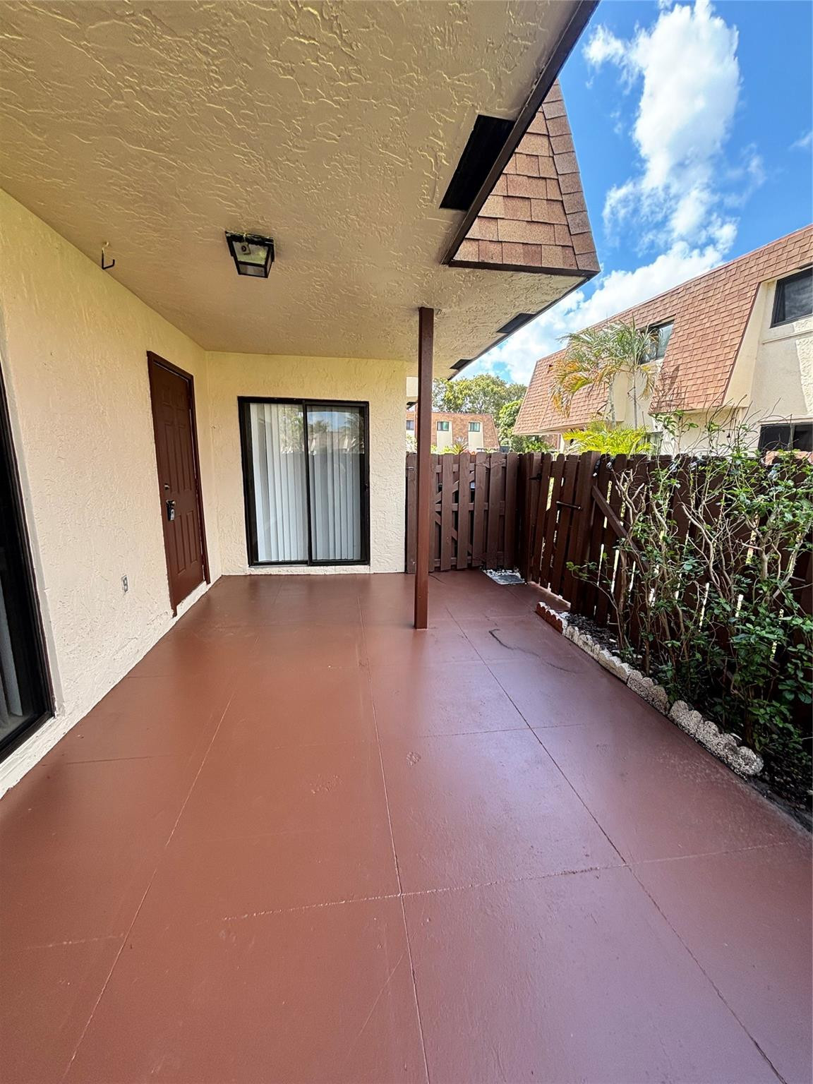 LE CLOS - Residential Lease