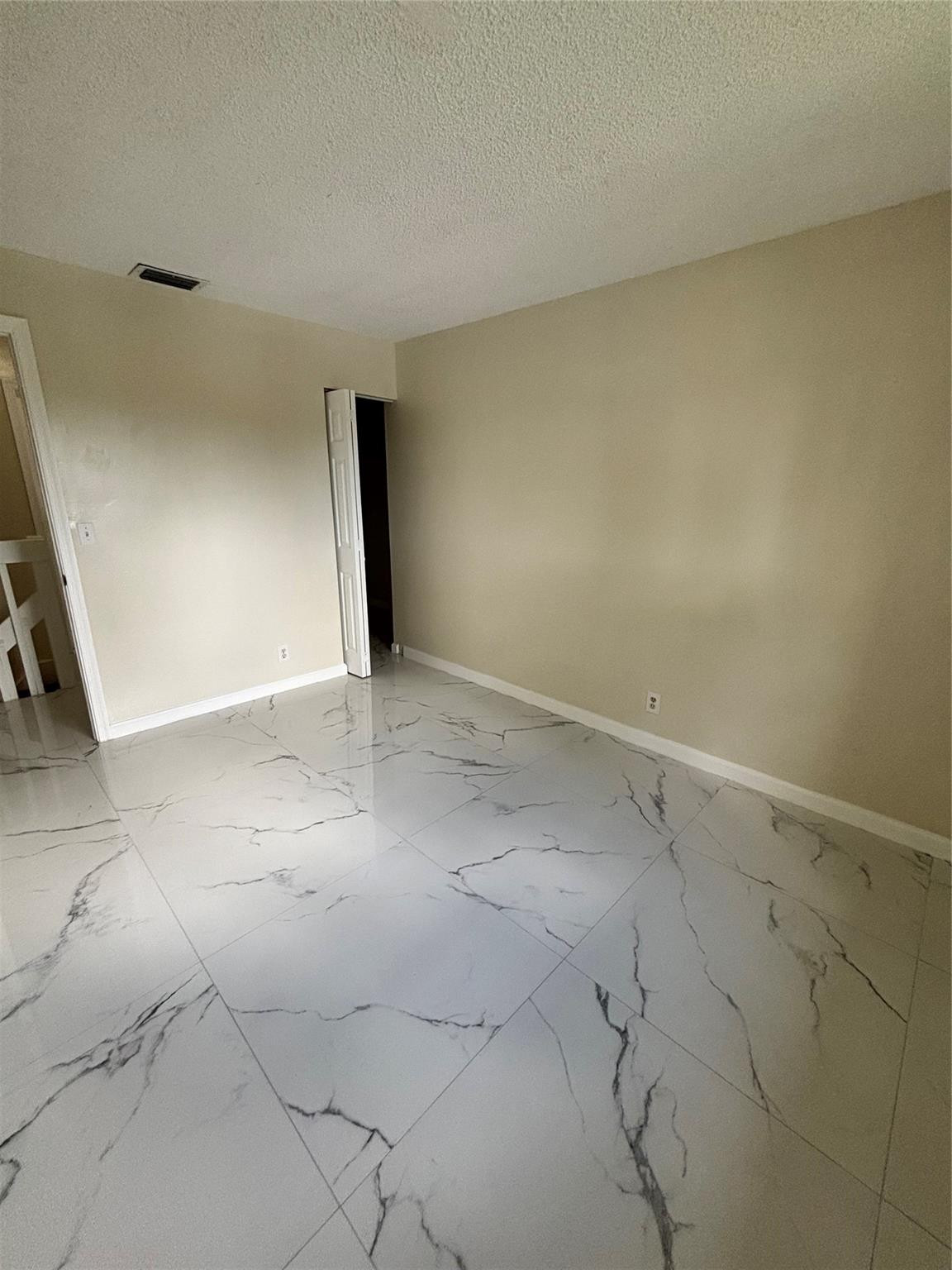 LE CLOS - Residential Lease