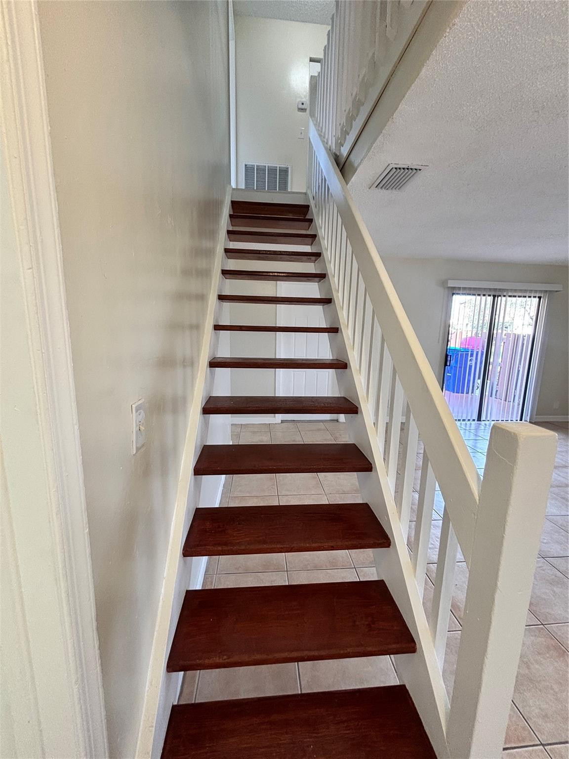 LE CLOS - Residential Lease