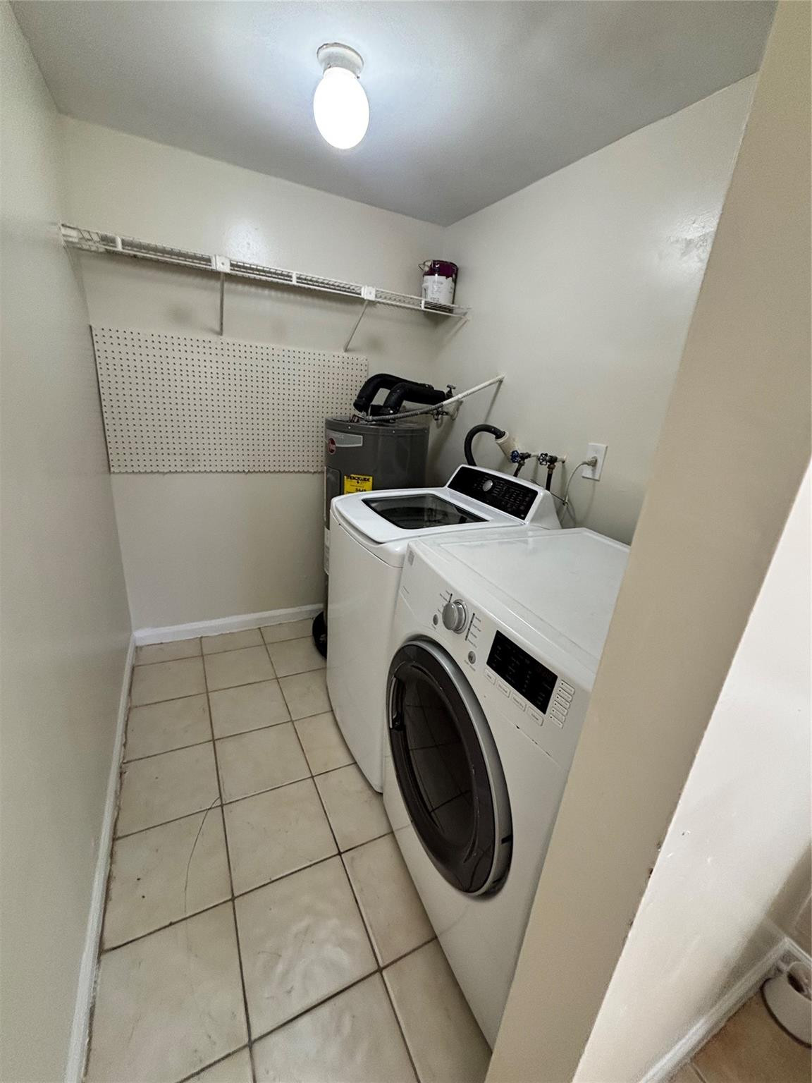 LE CLOS - Residential Lease