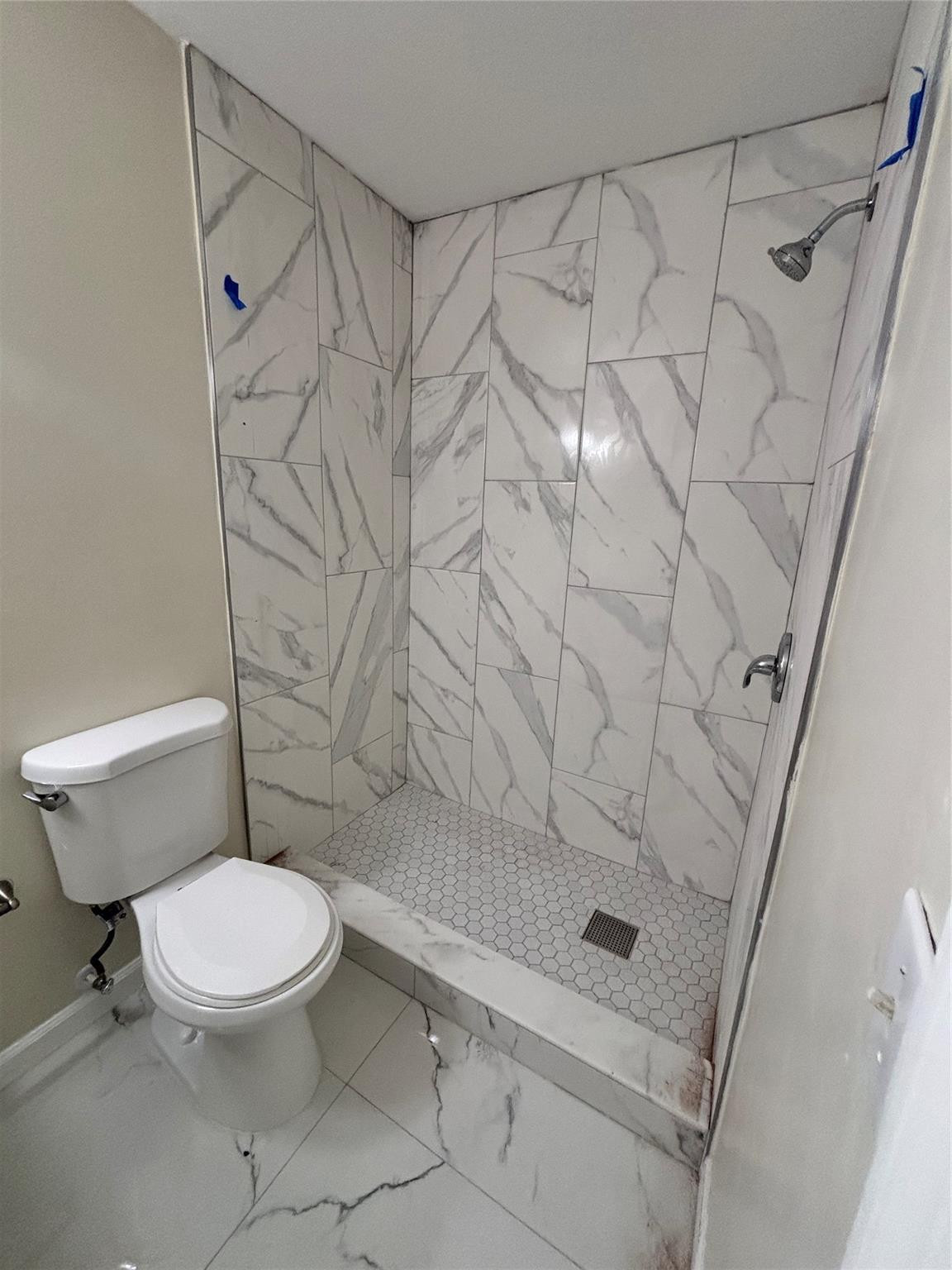 LE CLOS - Residential Lease