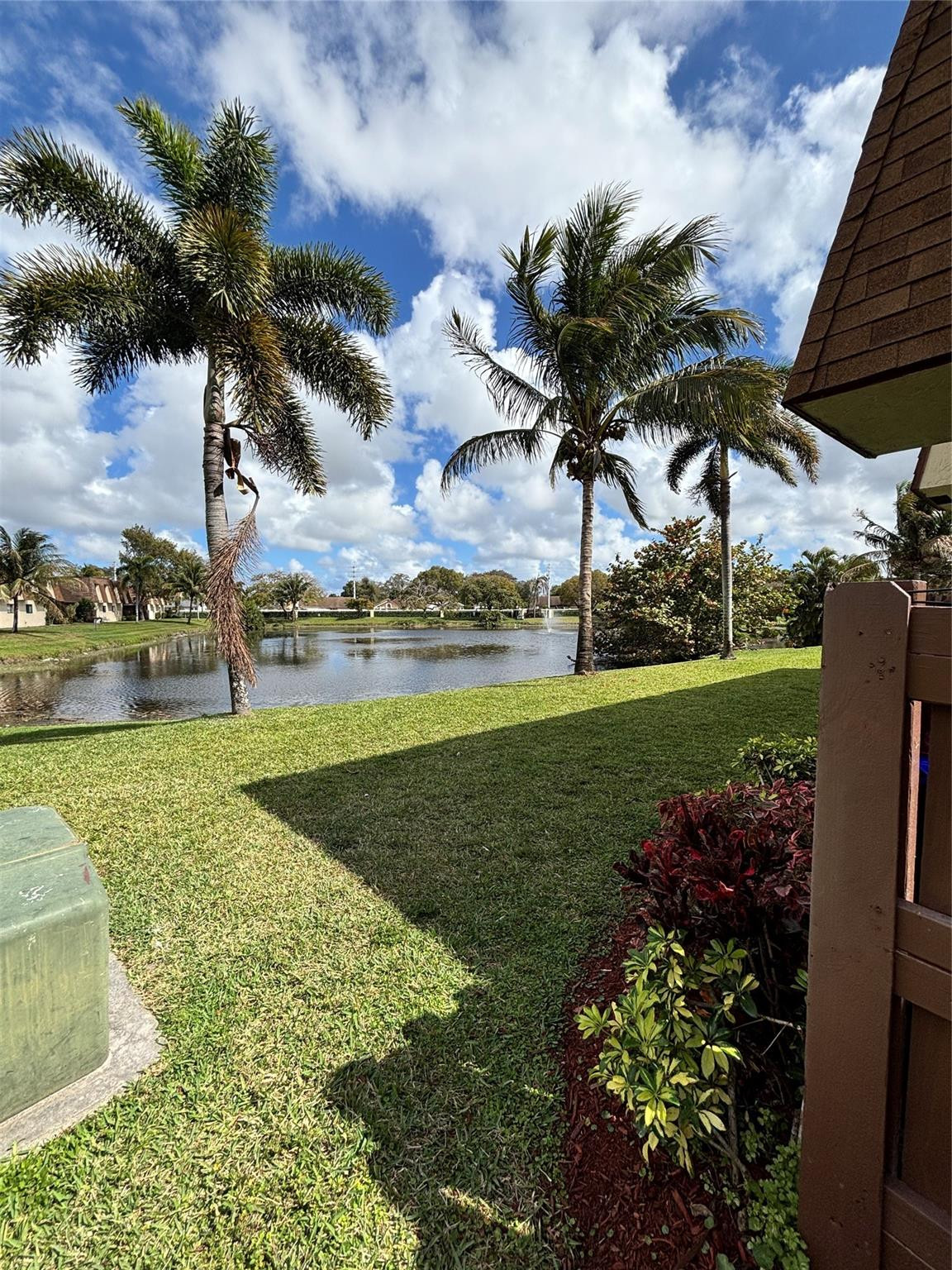 LE CLOS - Residential Lease