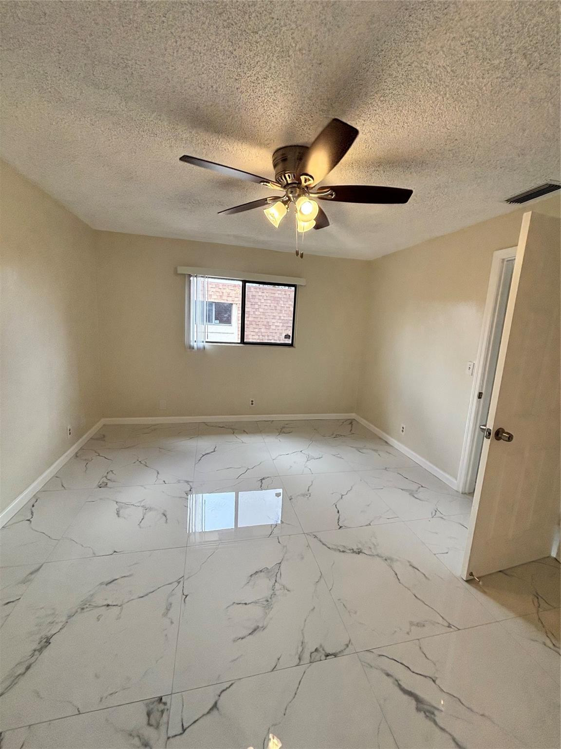 LE CLOS - Residential Lease