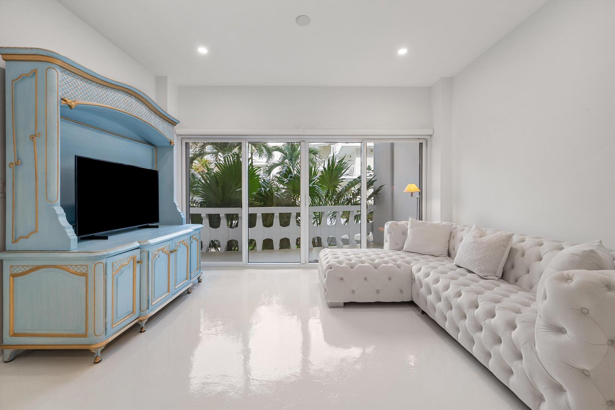 300 S Ocean Boulevard 2e