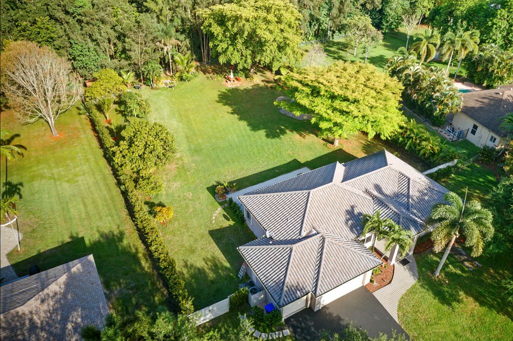 Photo of 5320 SW 199th Avenue, Pembroke Pines, FL 33332 (MLS # R11090818)