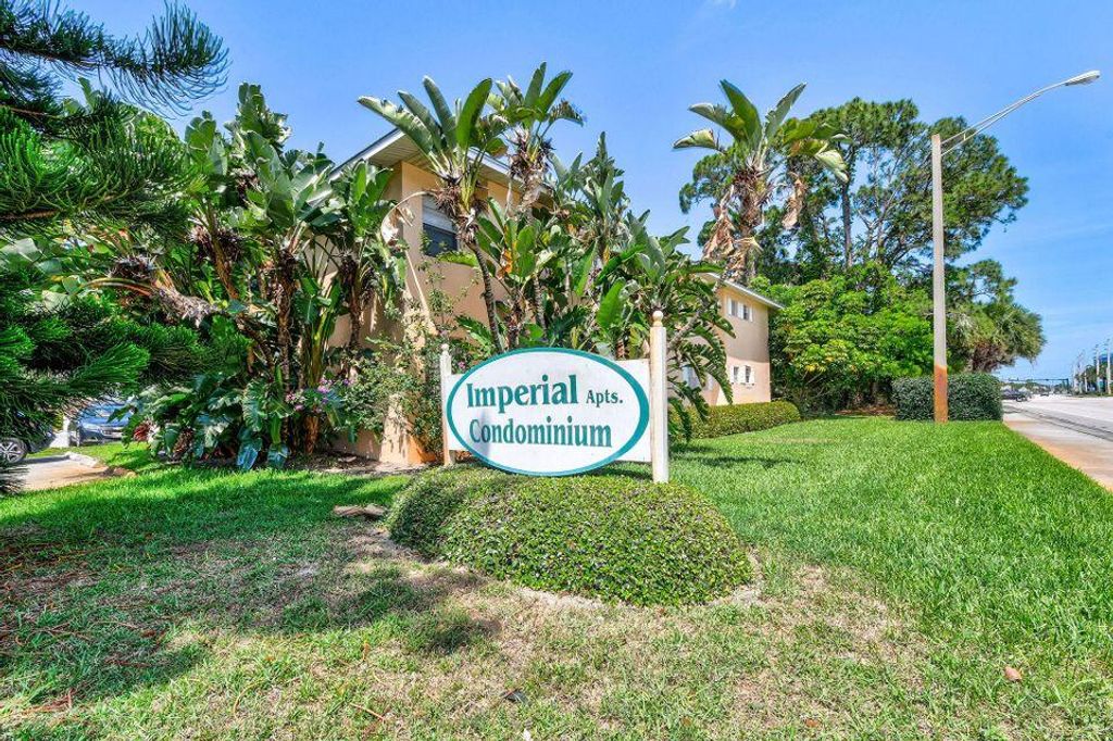 Photo of 333 SE Martin Avenue #2-1, Stuart, FL 34996 (MLS # R11084295)