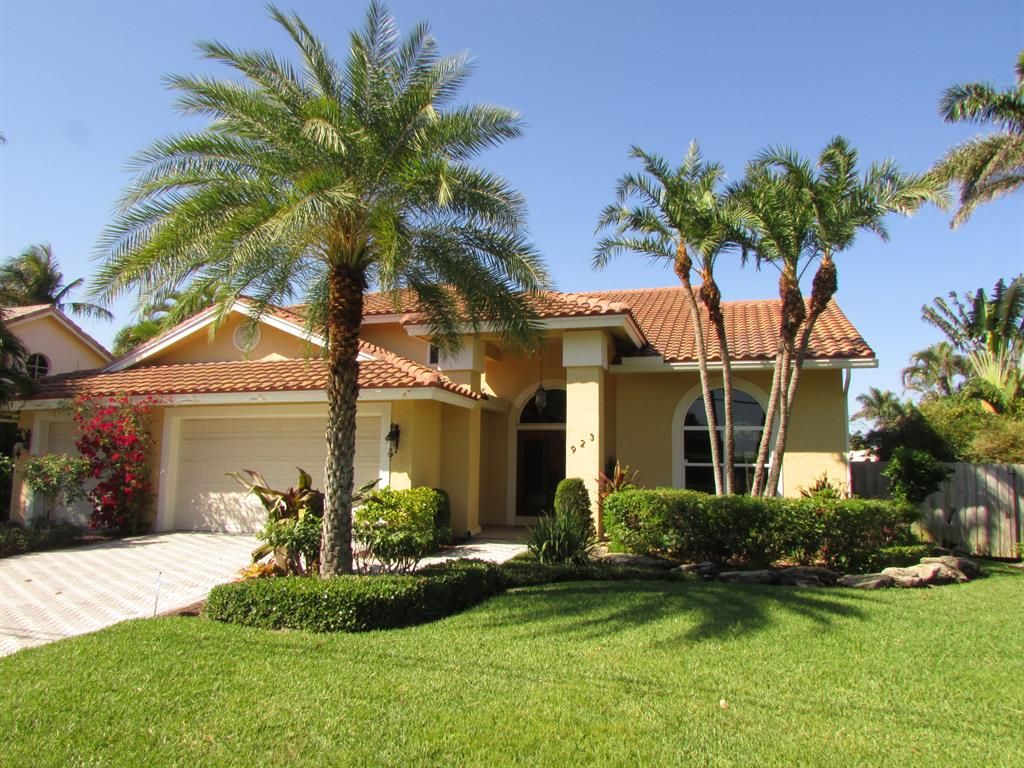 Photo of 923 Dogwood Drive, Delray Beach, FL 33483 (MLS # R10700405)