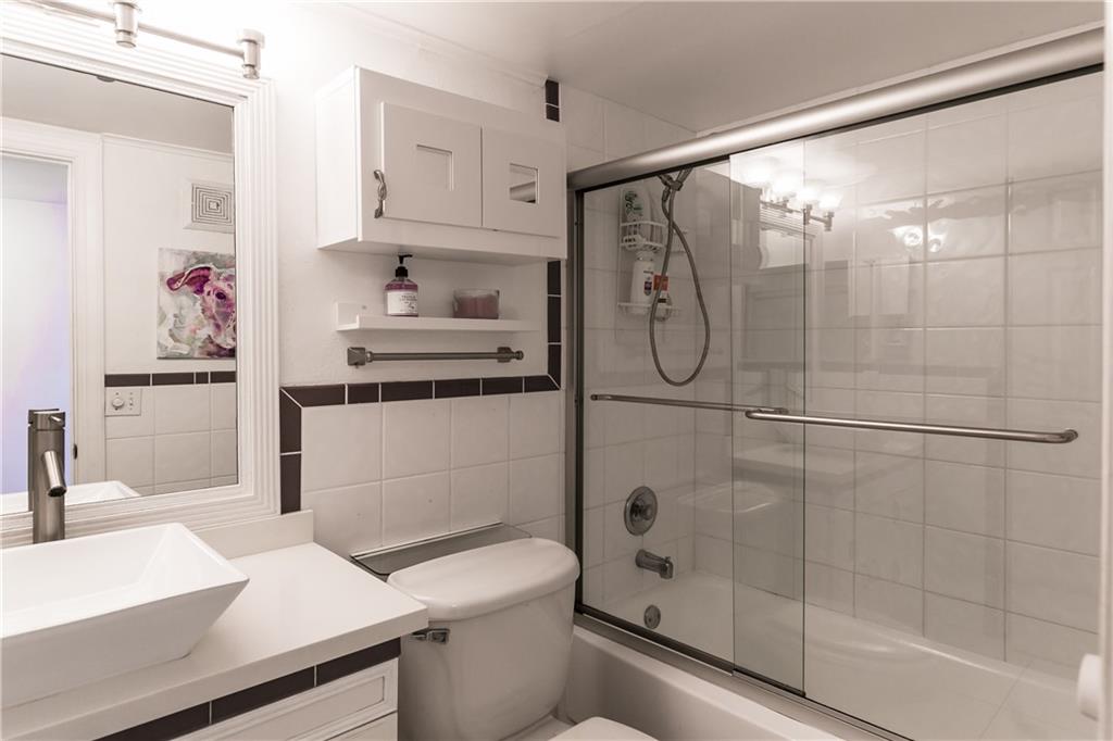 Harbor View Apts Condo - Residential