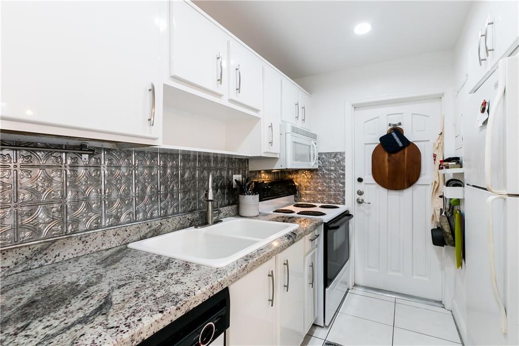 Harbor View Apts Condo - Residential