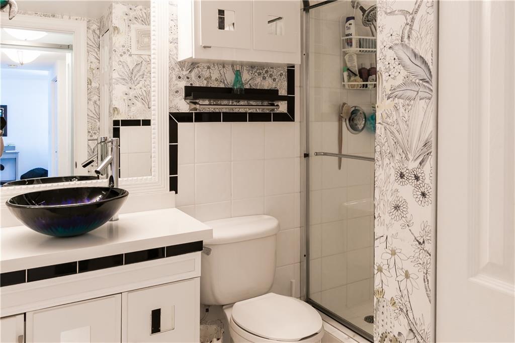 Harbor View Apts Condo - Residential