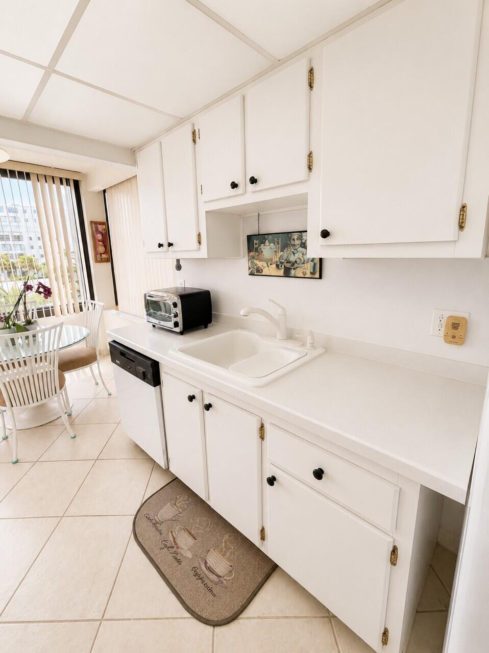 MAYFAIR HOUSE CONDO - Residential