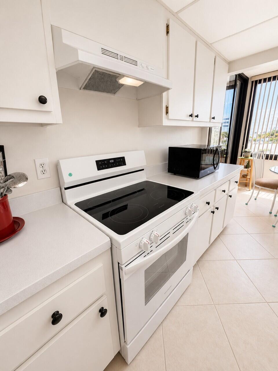 MAYFAIR HOUSE CONDO - Residential