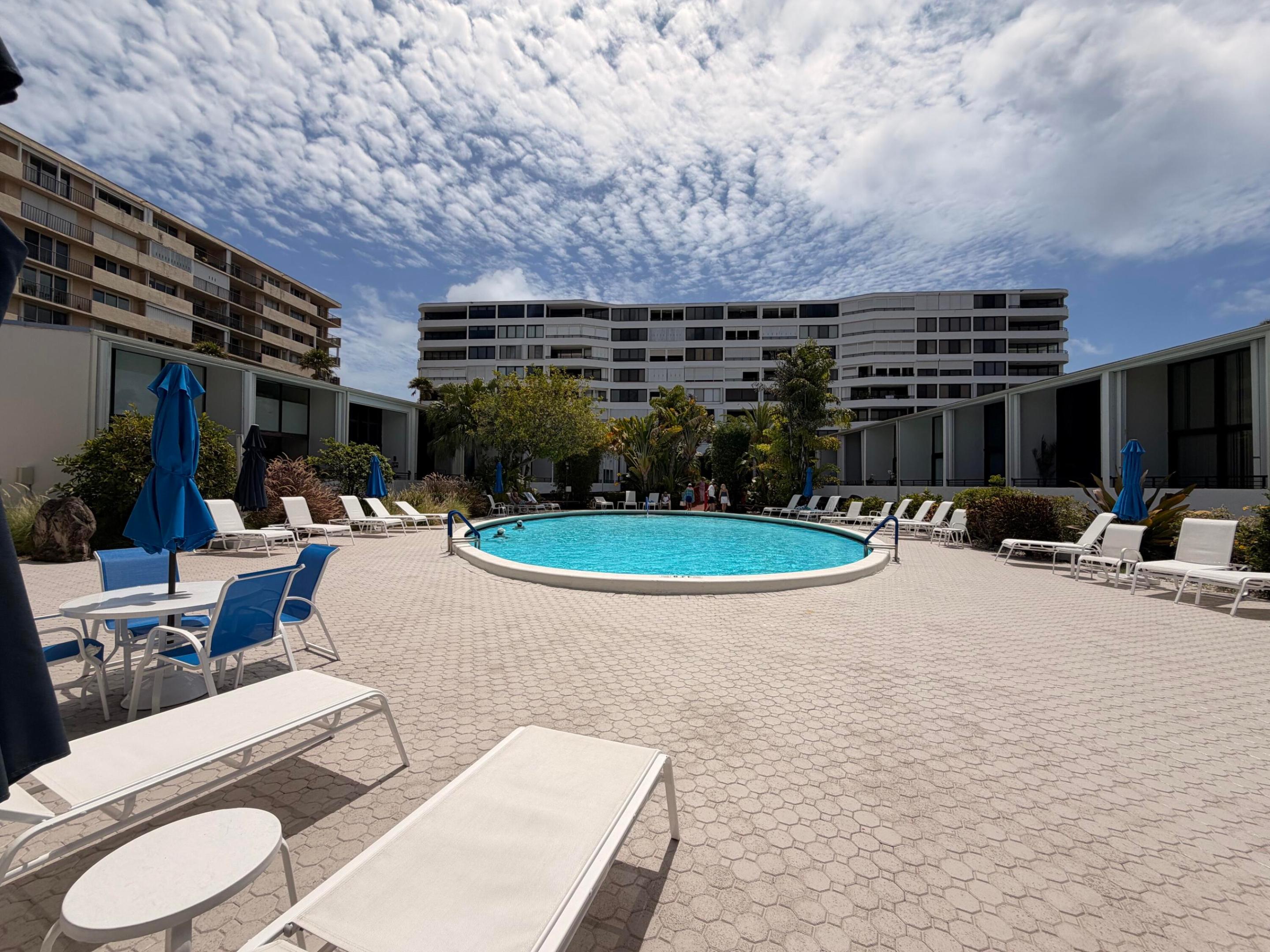 MAYFAIR HOUSE CONDO - Residential