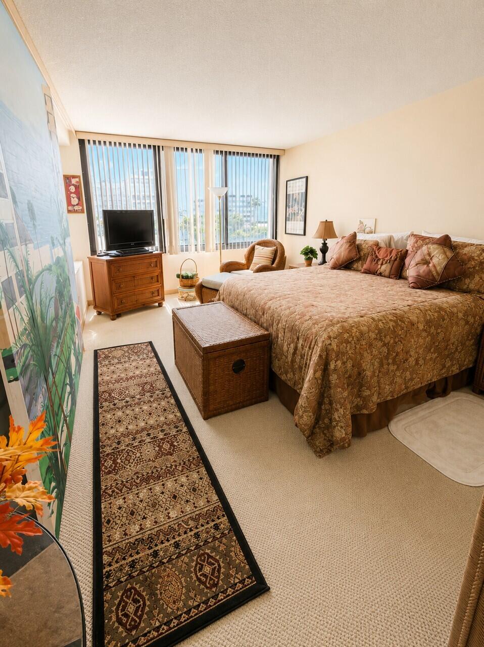 MAYFAIR HOUSE CONDO - Residential