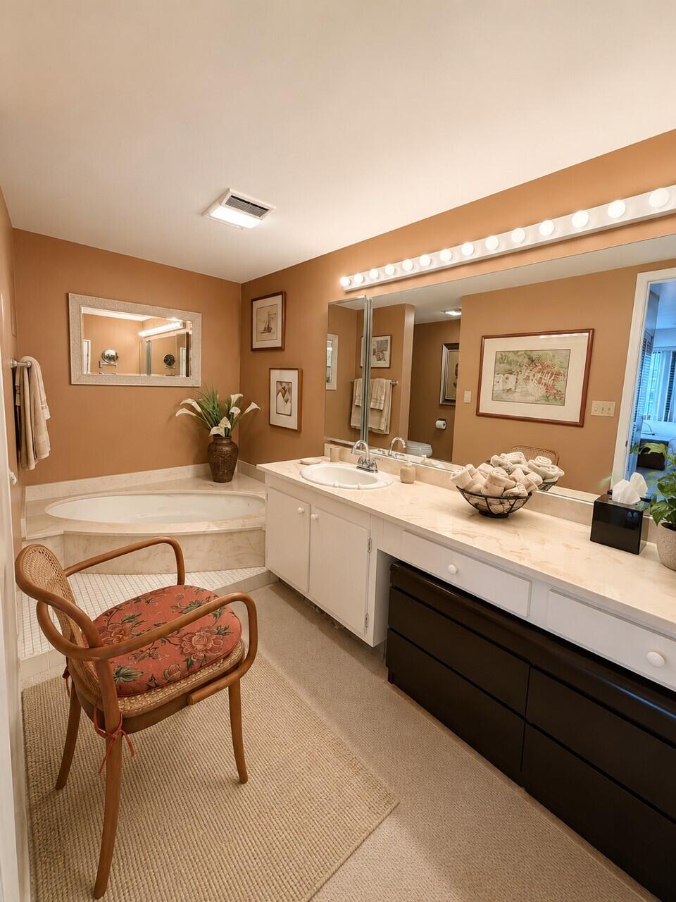 MAYFAIR HOUSE CONDO - Residential