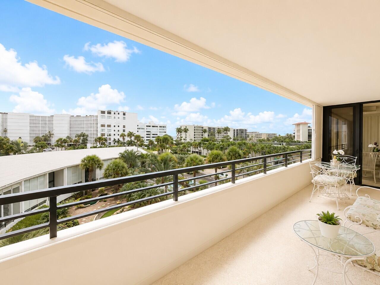 MAYFAIR HOUSE CONDO - Residential