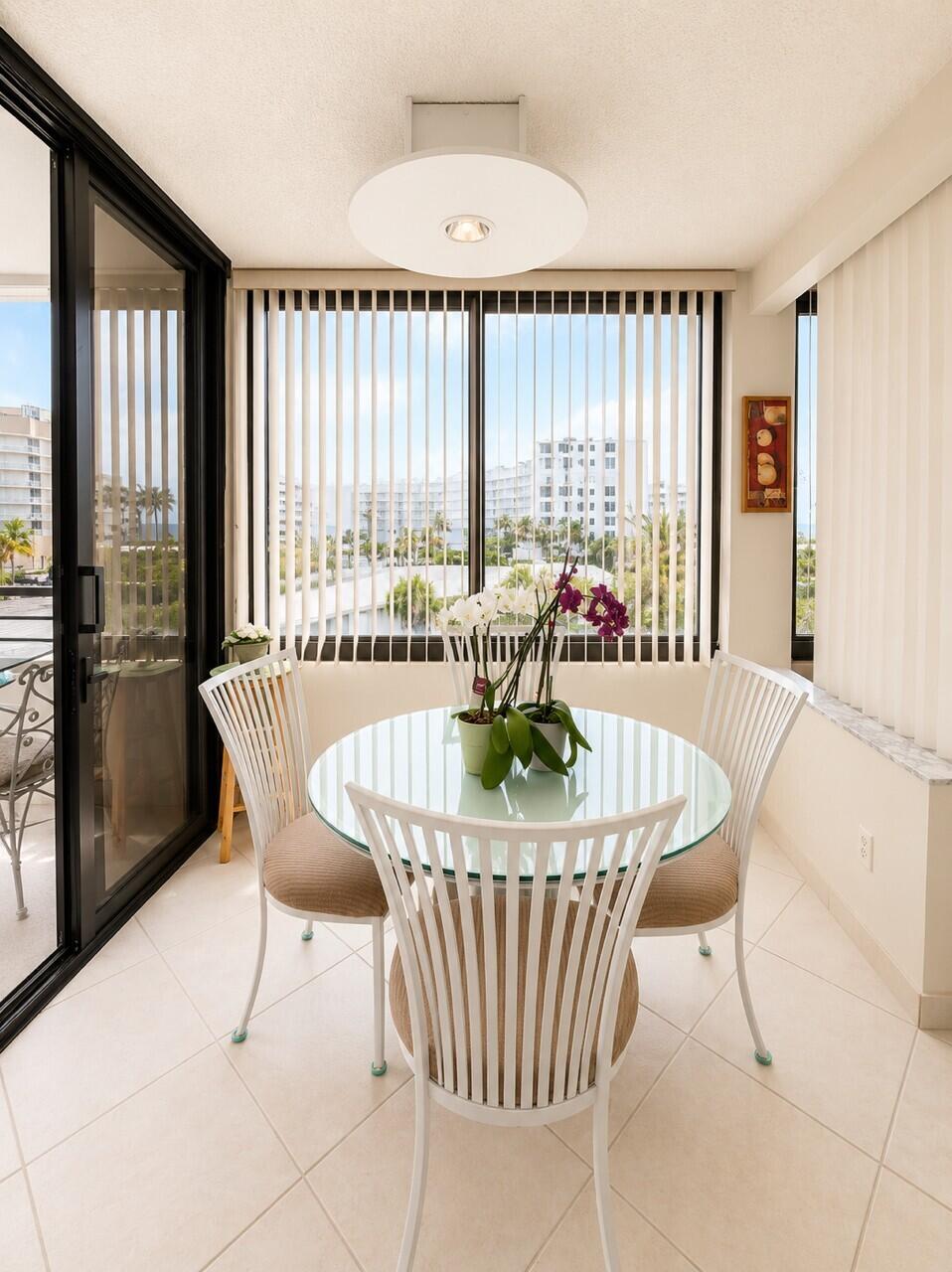 MAYFAIR HOUSE CONDO - Residential