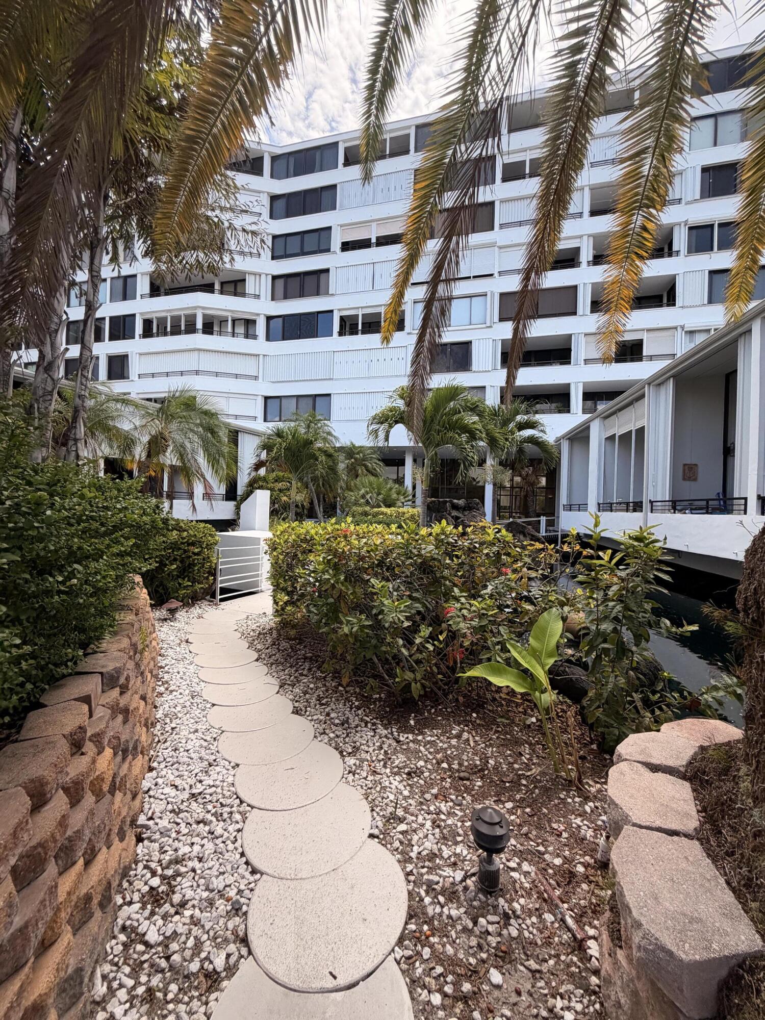 MAYFAIR HOUSE CONDO - Residential