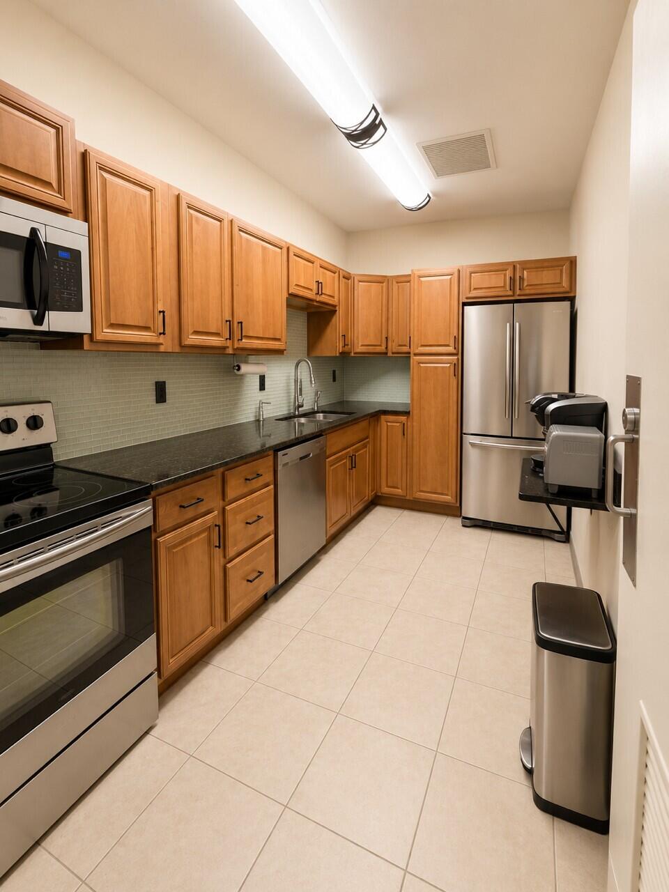 MAYFAIR HOUSE CONDO - Residential