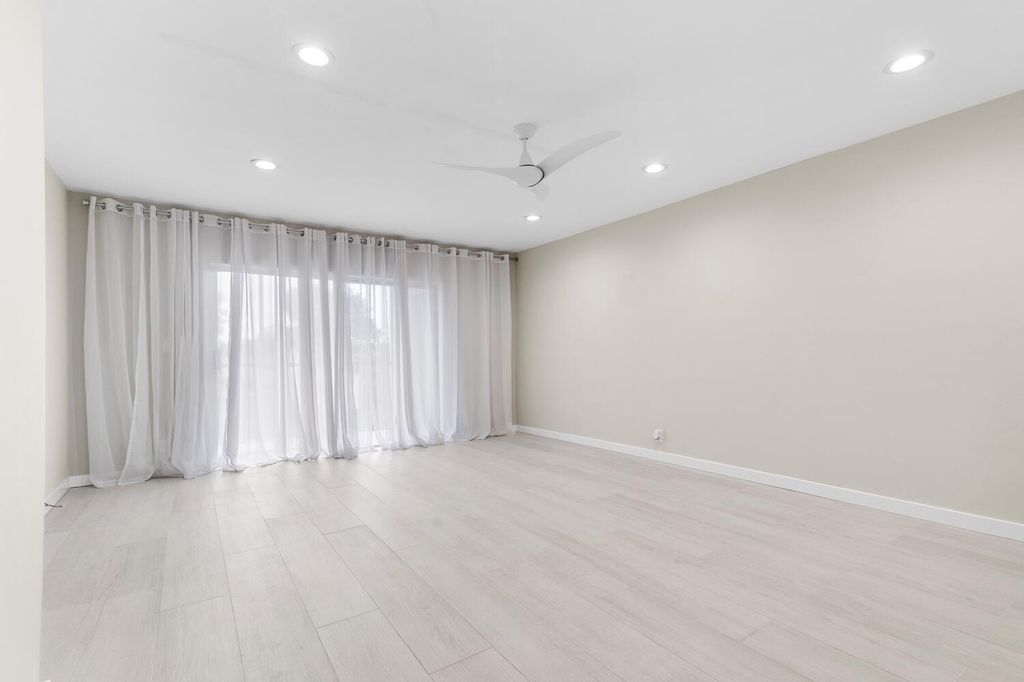 Photo of 9280 SW 3rd Street #815, Boca Raton, FL 33428 (MLS # F10419235)