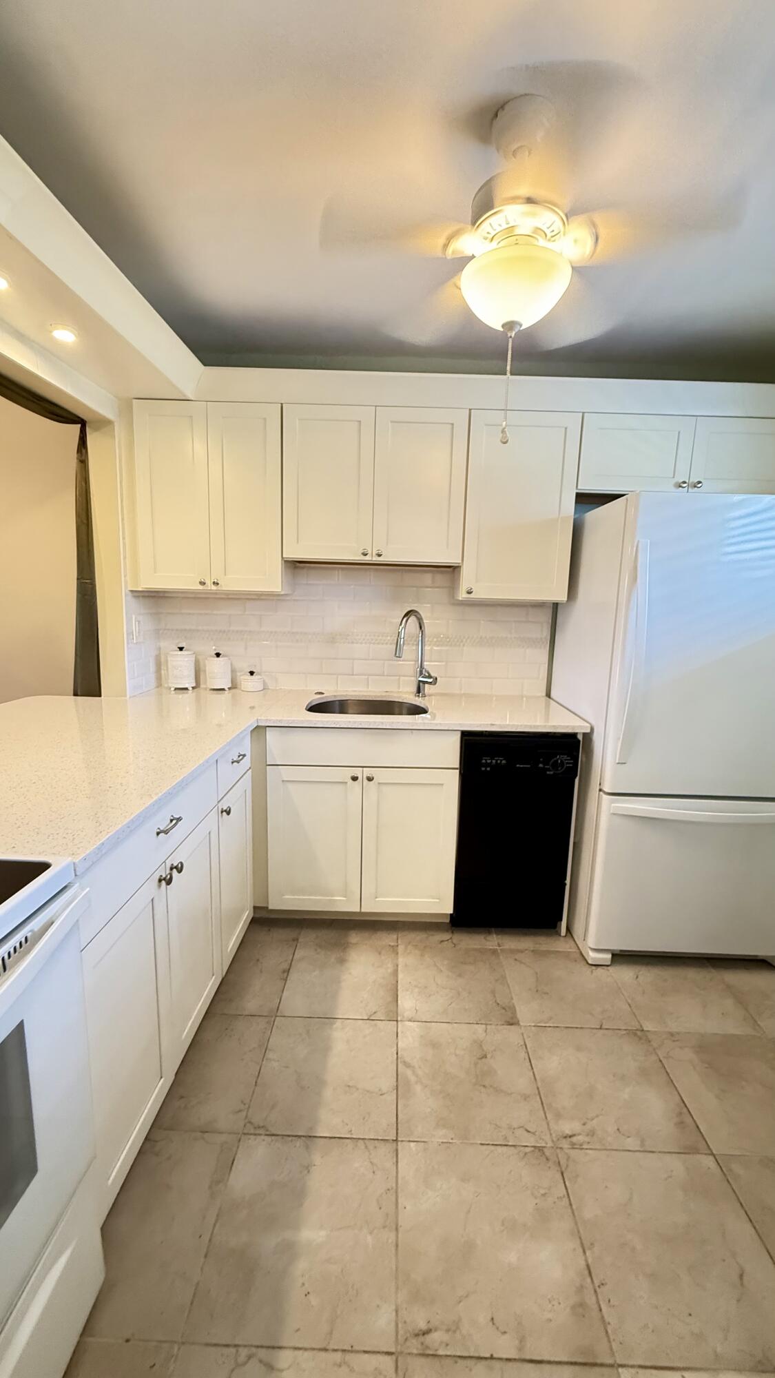 LAKE CLARKE GARDENS CONDO 7 - Residential