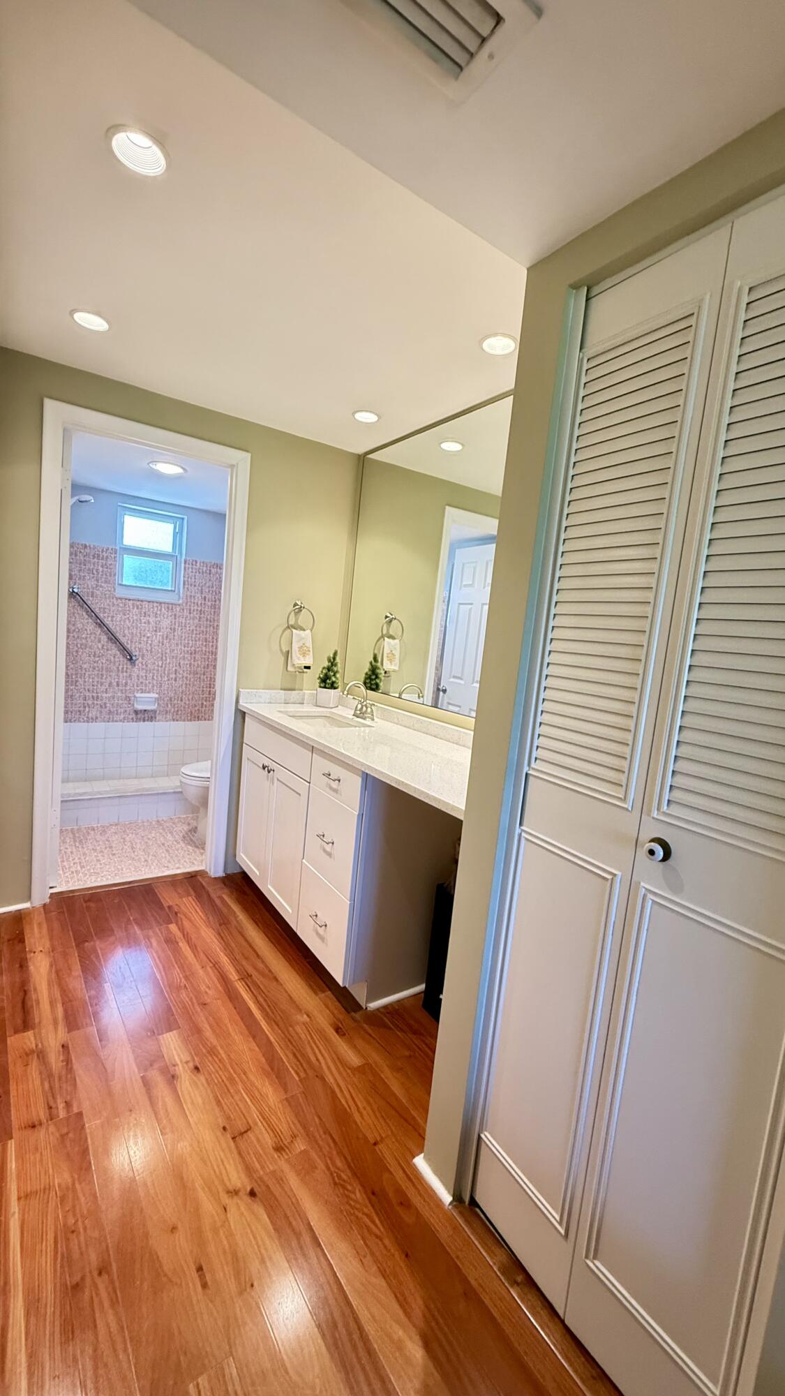 LAKE CLARKE GARDENS CONDO 7 - Residential