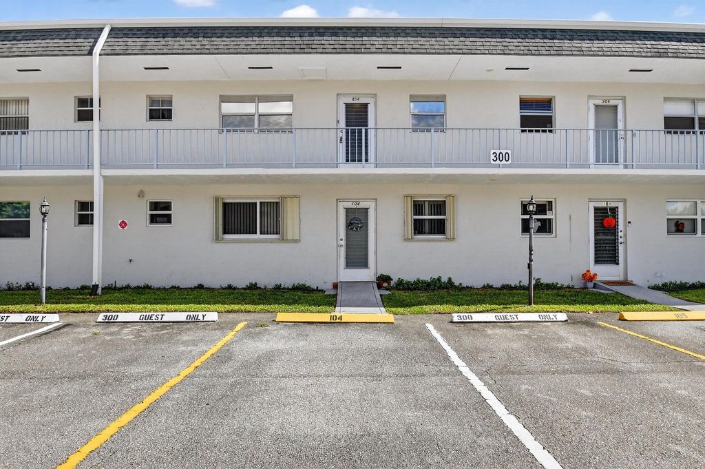 Photo of 204 Oxford 300, West Palm Beach, FL 33417 (MLS # R11132360)