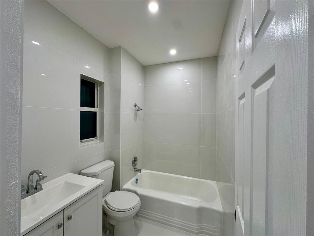 Harbor House East Inc Con - Residential Lease