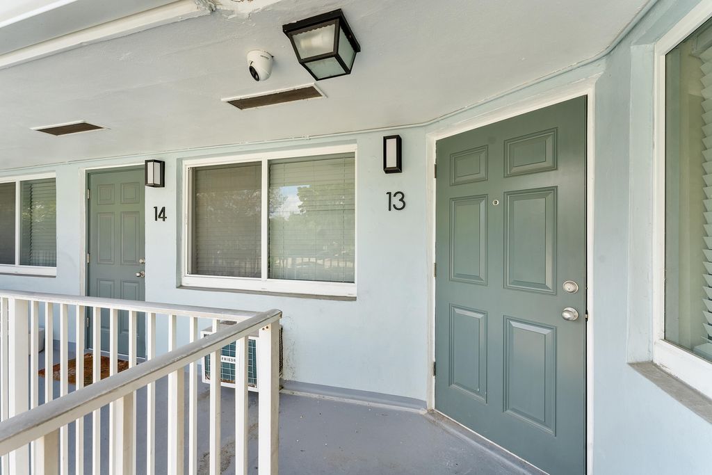 Photo of 901 N F Street #5, Lake Worth Beach, FL 33460 (MLS # B26012979)