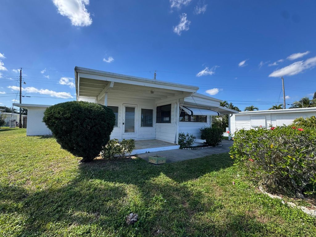 Photo of 14577 Glenview Drive, Delray Beach, FL 33445 (MLS # R11158755)