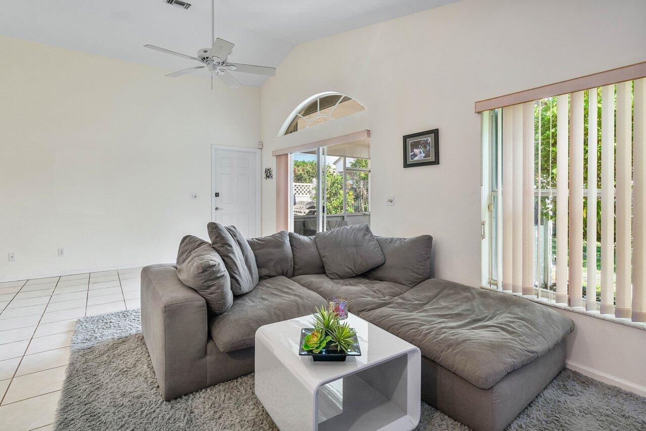 1652 Oak Berry Circle, Wellington, FL, 33414/$450,000 2 1652 Oak Berry Circle