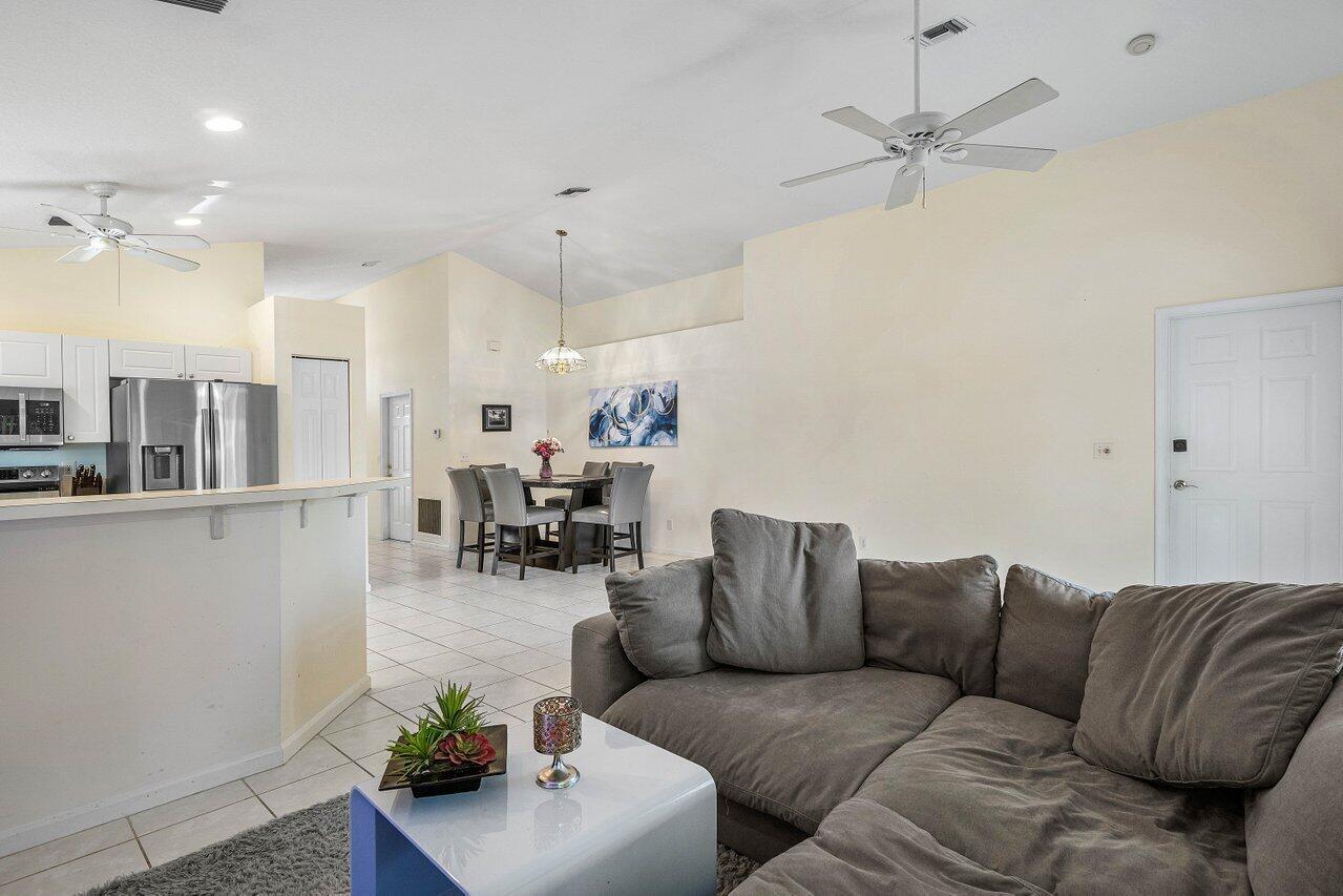 1652 Oak Berry Circle, Wellington, FL, 33414/$450,000 1 1652 Oak Berry Circle