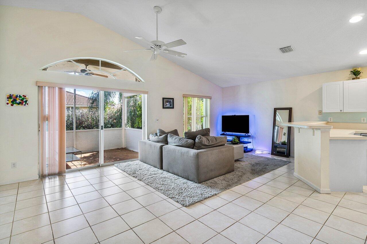 1652 Oak Berry Circle, Wellington, FL, 33414/$450,000 3 1652 Oak Berry Circle