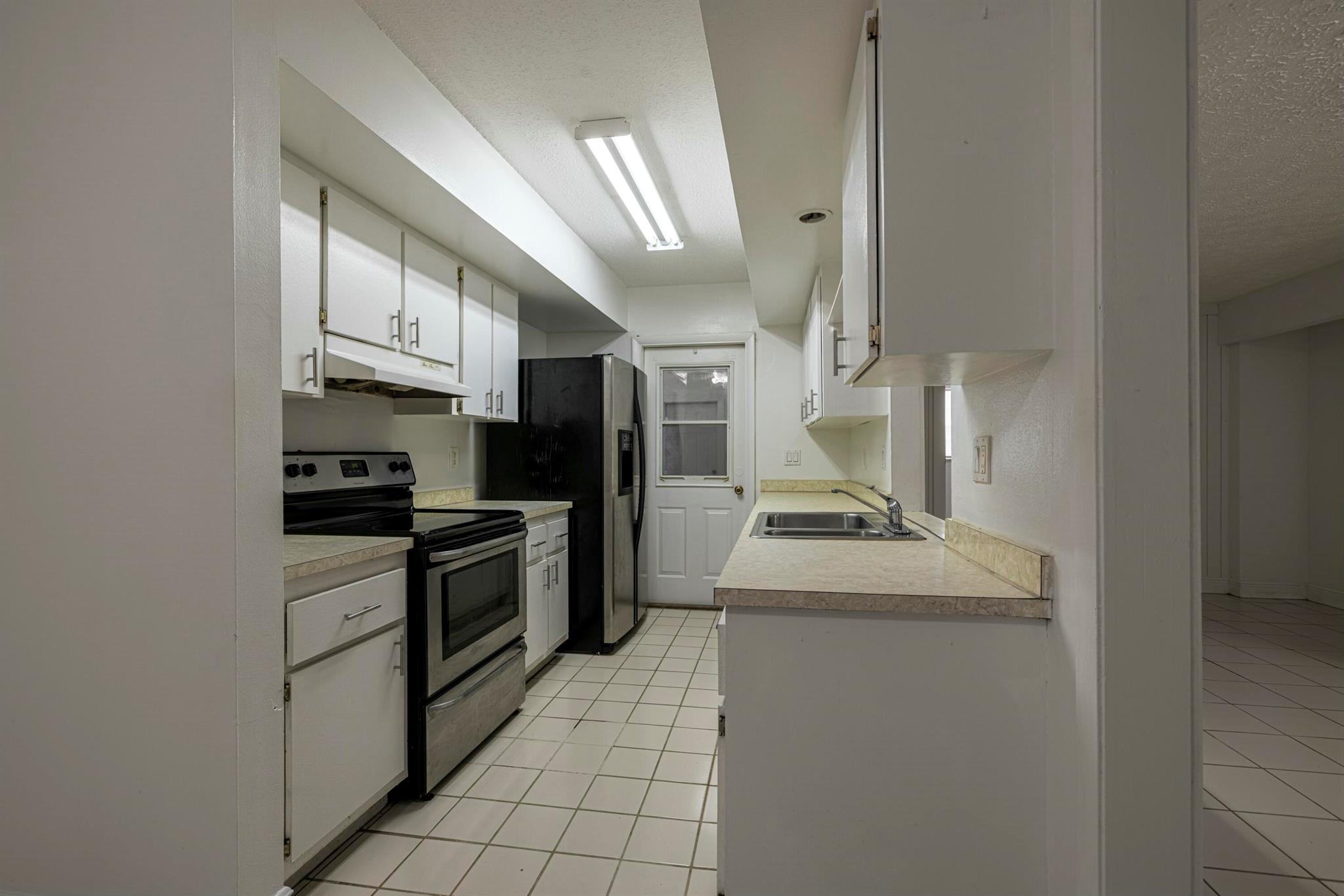 1148 SE Puritan Lane, Port St Lucie, FL, 34983/$314,900 4 1148 SE Puritan Lane