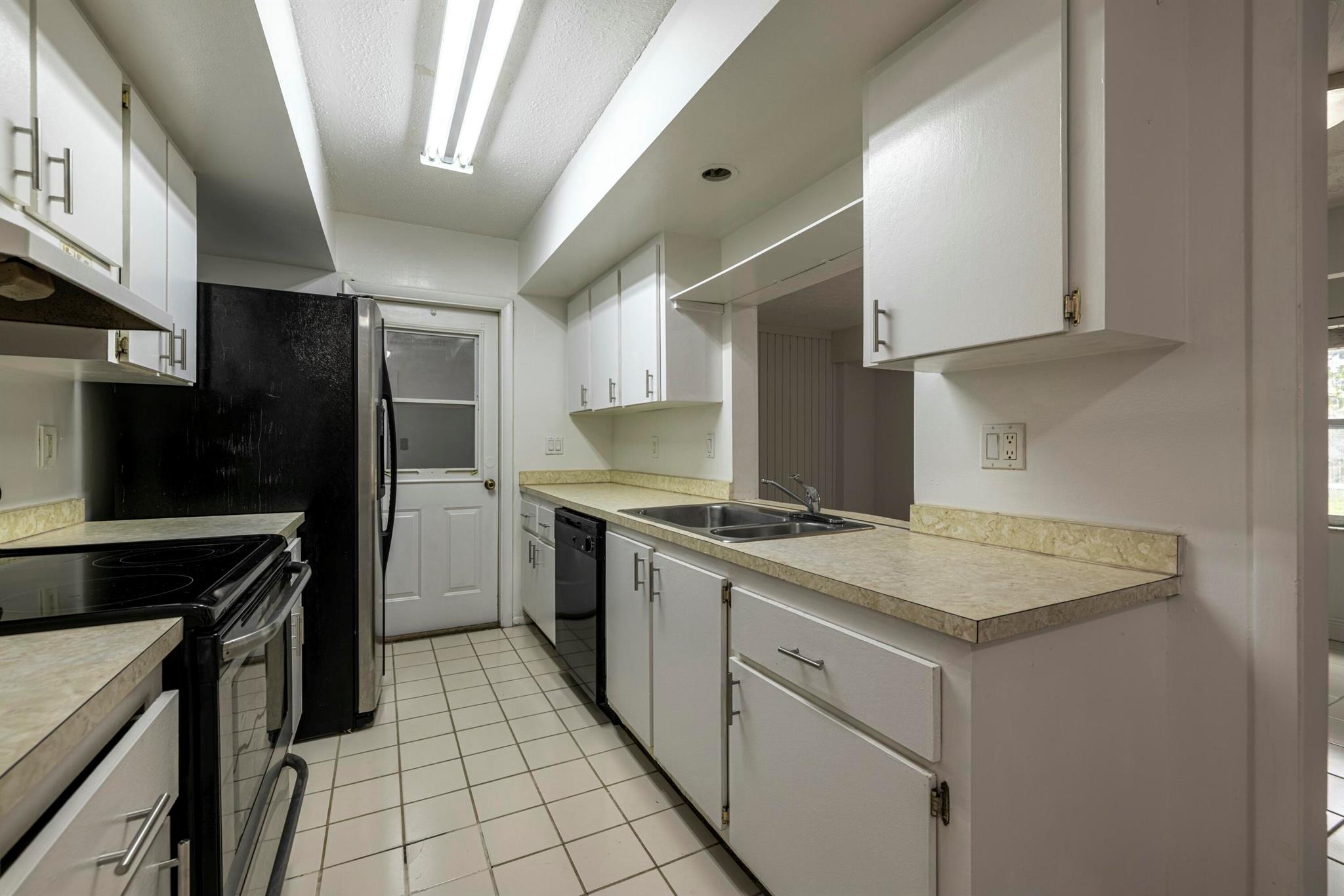 1148 SE Puritan Lane, Port St Lucie, FL, 34983/$314,900 3 1148 SE Puritan Lane