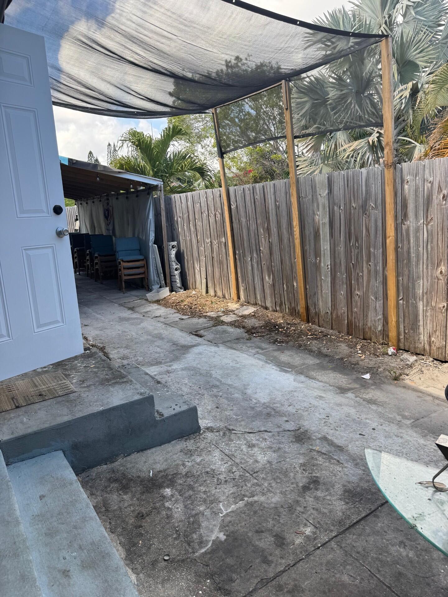 LAKE WORTH TOWN OF - Residential Lease