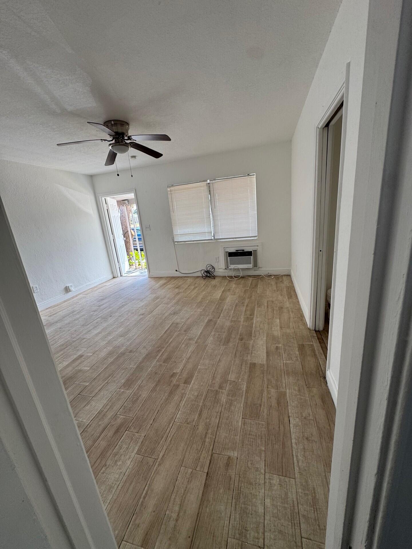 LAKE WORTH TOWN OF - Residential Lease