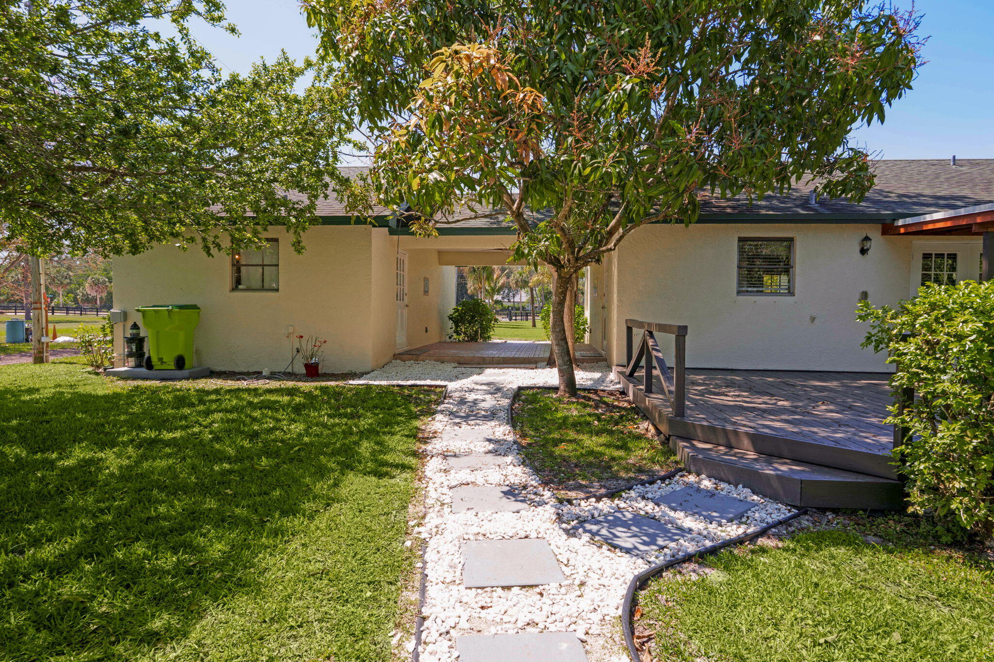 LOXAHATCHEE GROVES - Residential