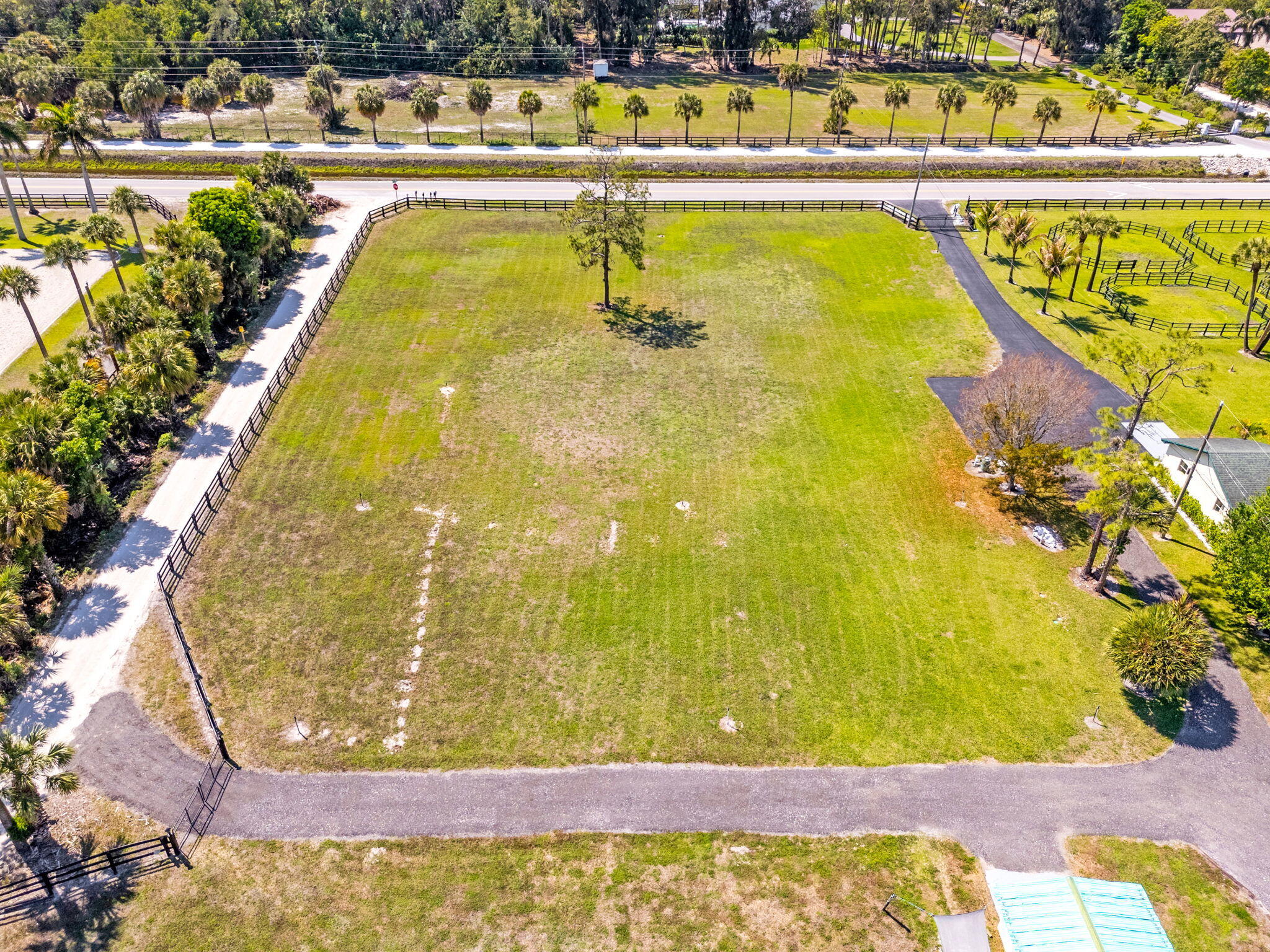 LOXAHATCHEE GROVES - Residential