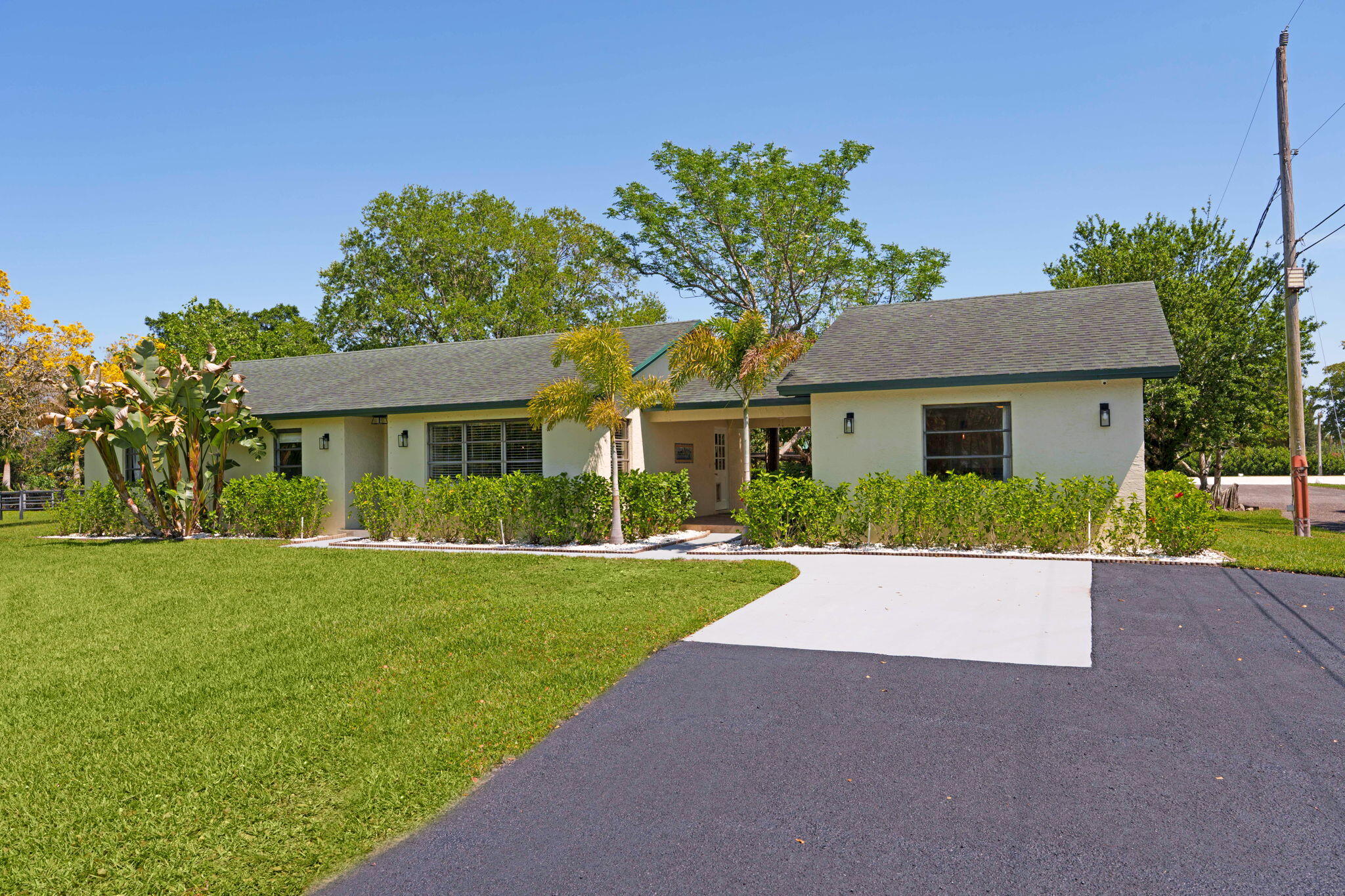 LOXAHATCHEE GROVES - Residential