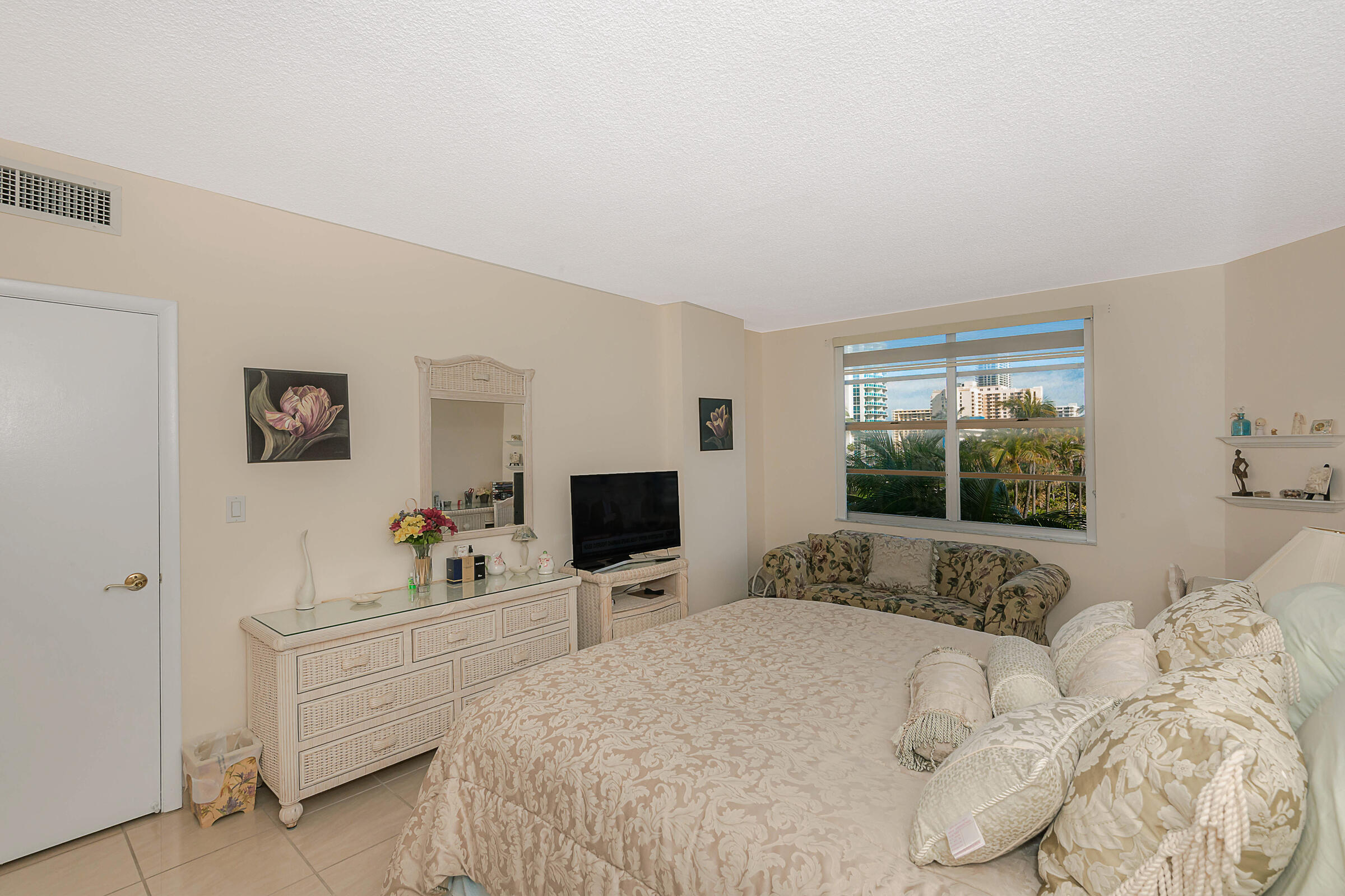 HEMISPHERES CONDO - Residential