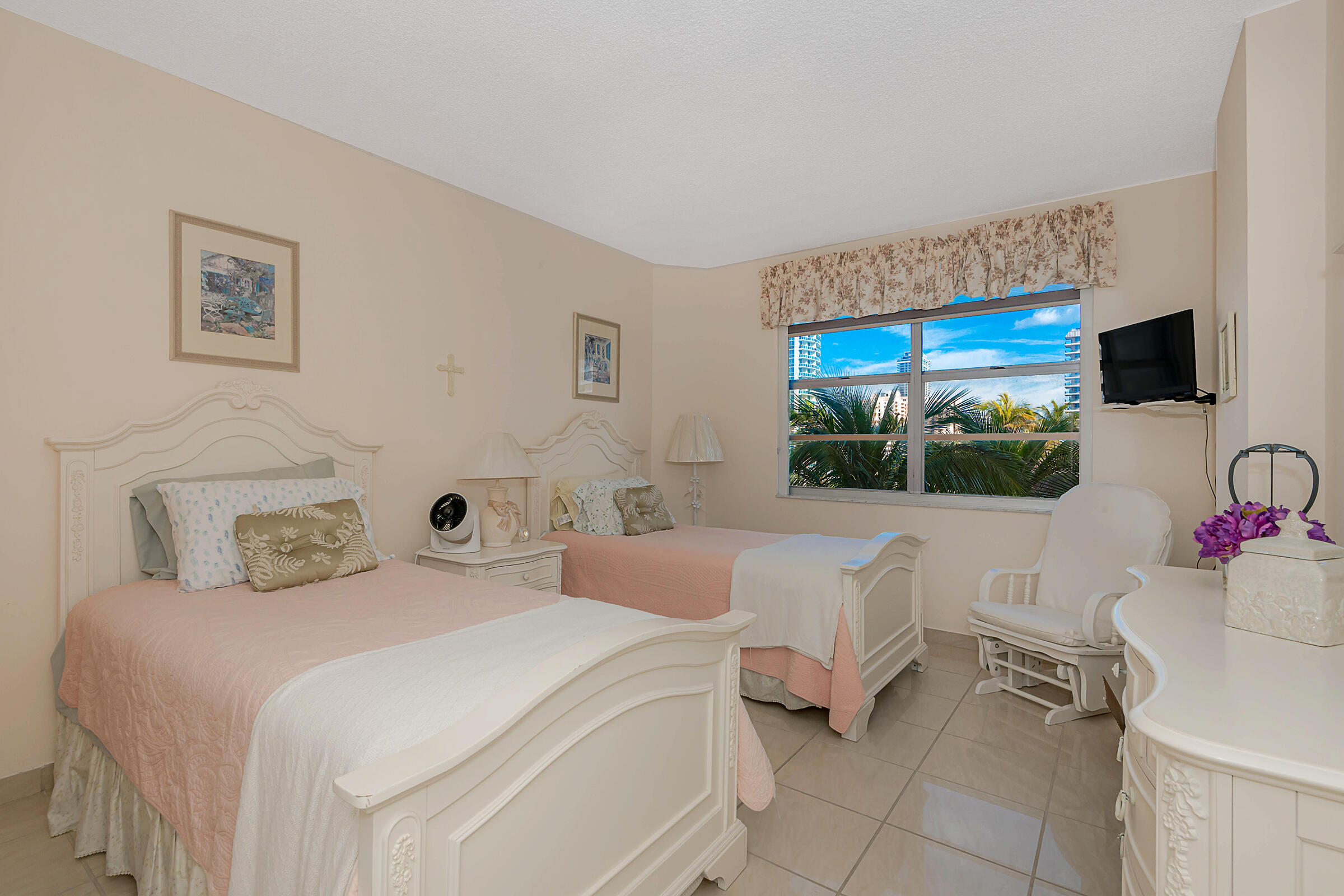 HEMISPHERES CONDO - Residential