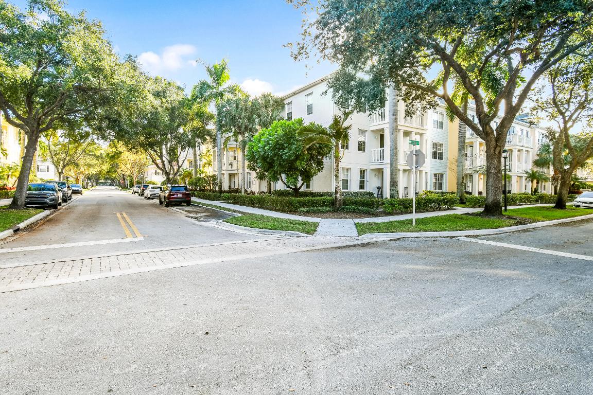 SOMERSET AT ABACOA CONDO - Residential